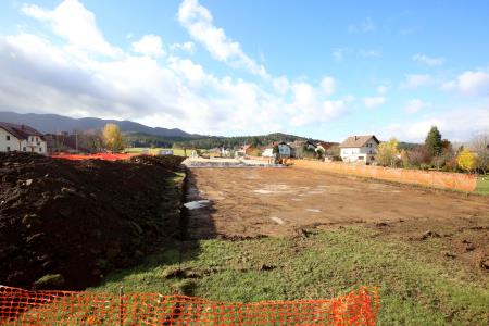 GRADNJA DOMA ZAŠČITE IN REŠEVANJA Z MEDGENERACIJSKIM CENTROM RAKEK 9 FOTO LJUBO VUKELIČ (1)